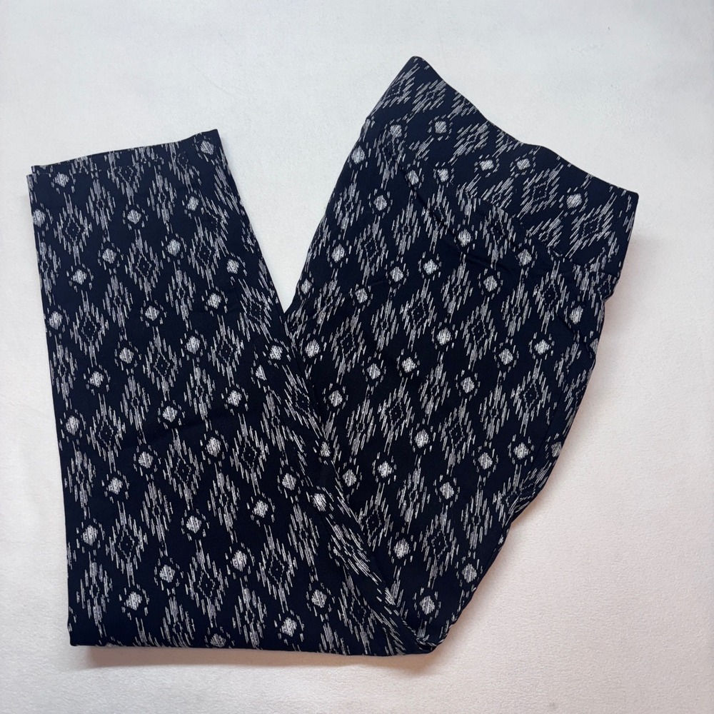 Torrid Womens Black‎ White Ikat Print Stretch Pants Size 2 Cropped